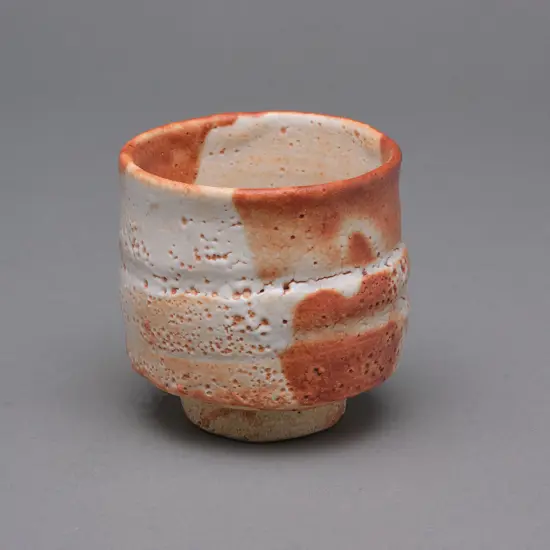Stoneware tea bowl (chawan) - Shino ware – Japan - late 20thC,